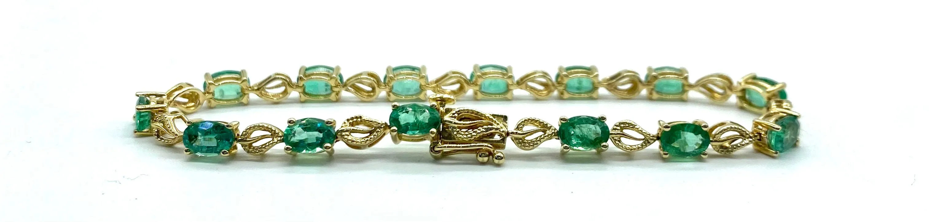 7.50ctw Emerald Bracelet