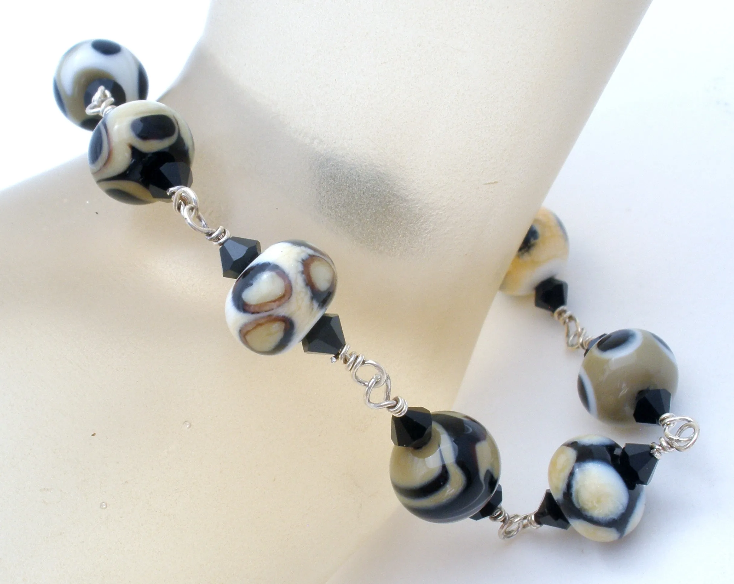 Black & White Art Glass Bead Bracelet JWL