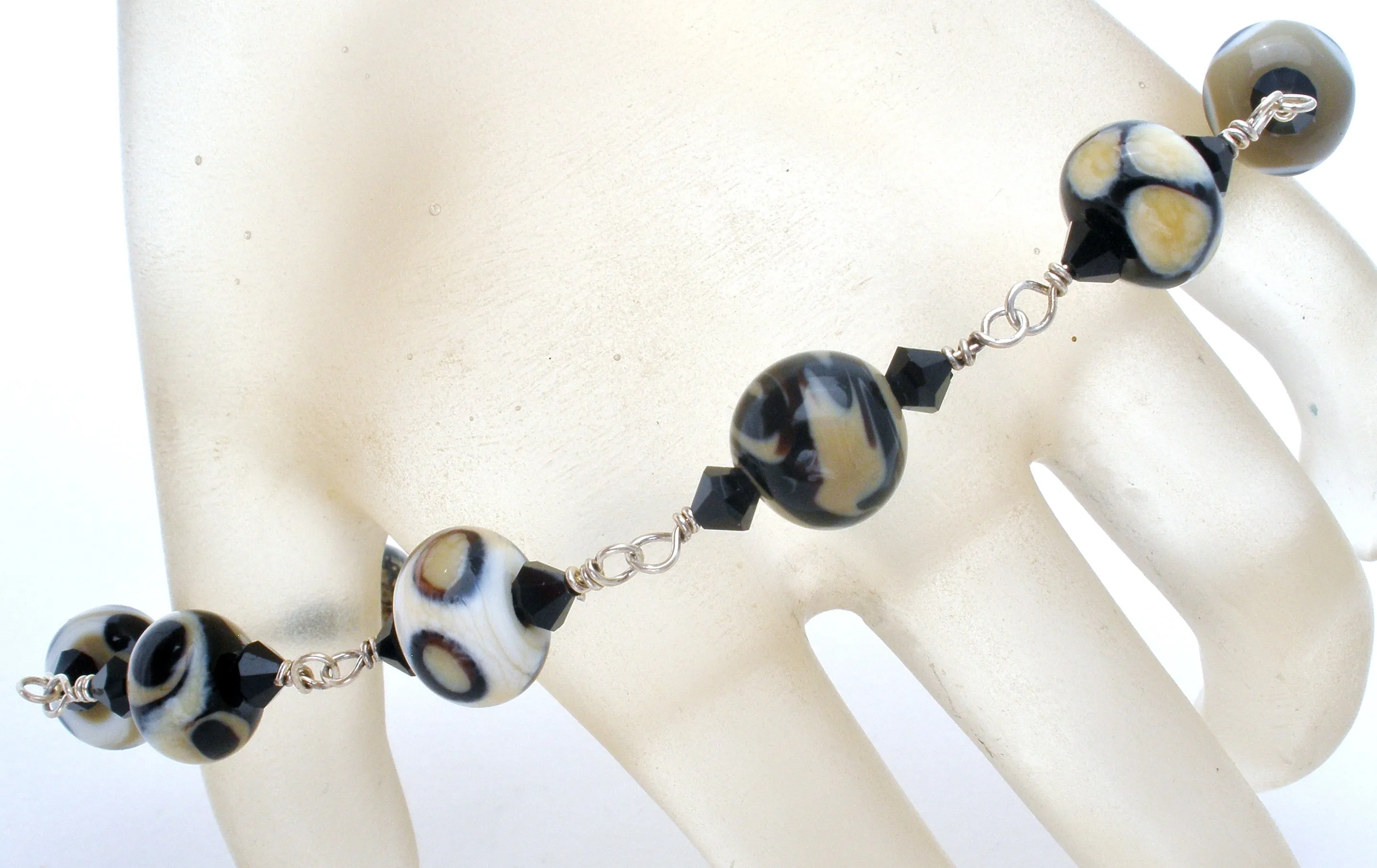 Black & White Art Glass Bead Bracelet JWL