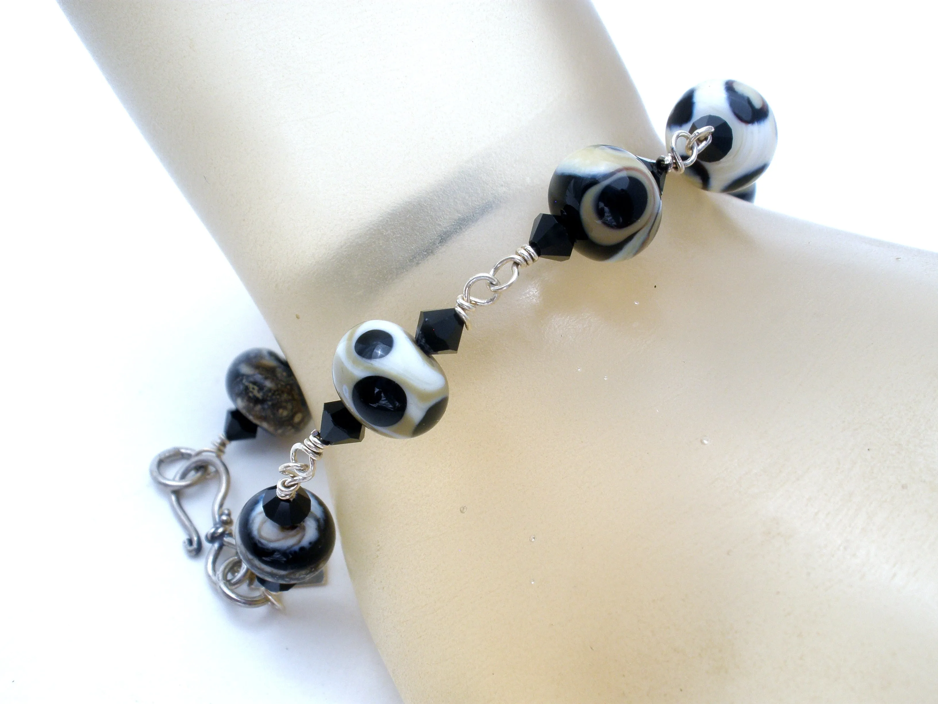 Black & White Art Glass Bead Bracelet JWL