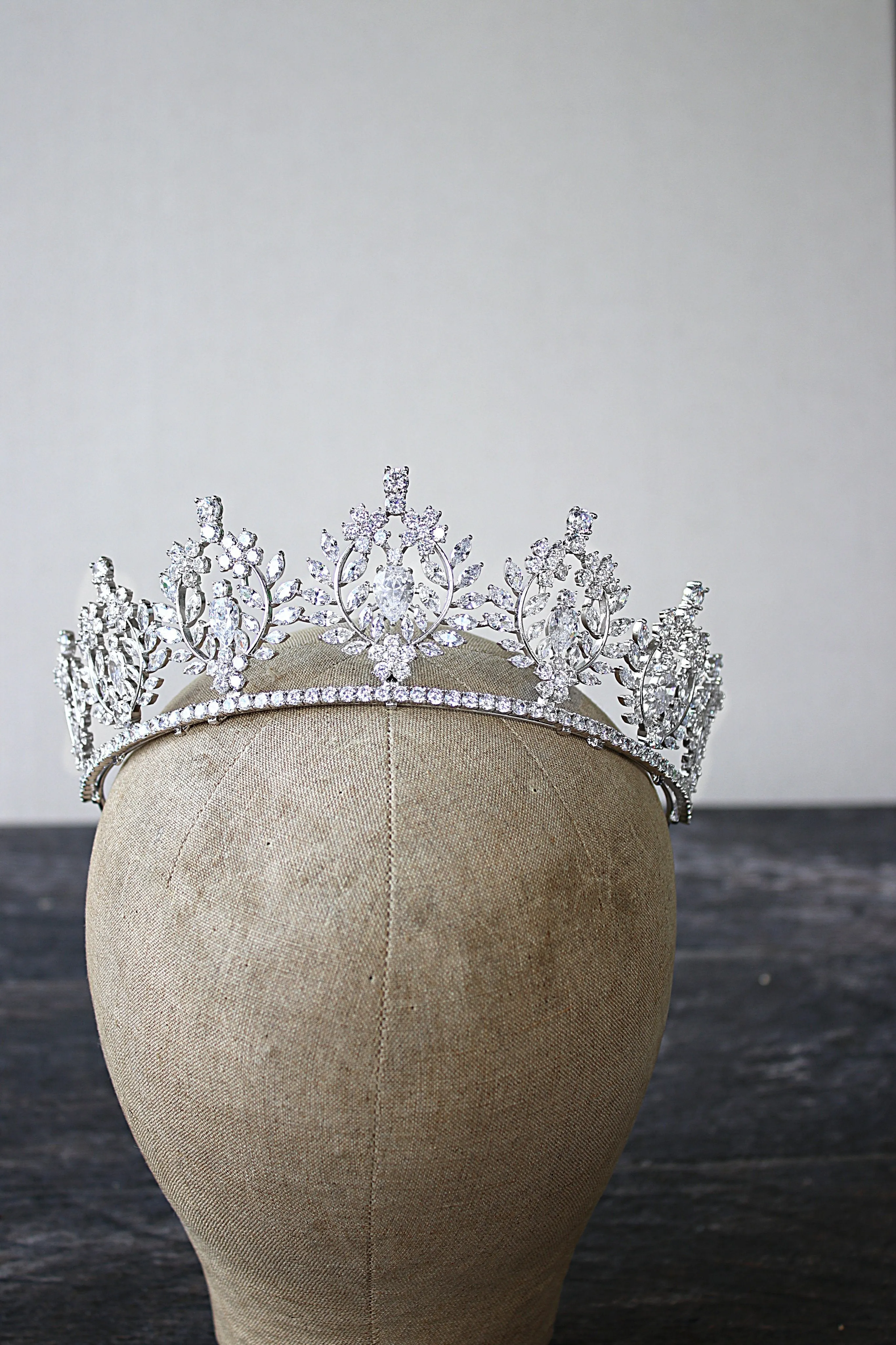 JASLYNE Simulated Diamond Tiara