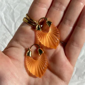 Vintage-Inspired Amber Resin Hoop Earrings with Gold Accents  jlt11504